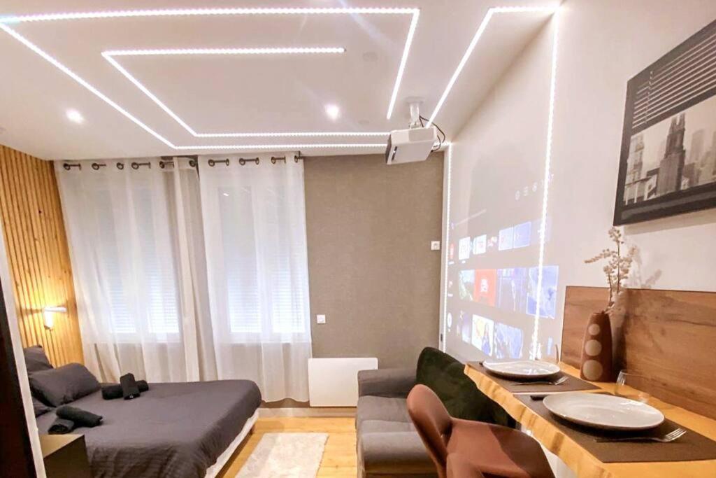 Le Pluvier D'Argent*Home Cinema Abbeville Eksteriør billede